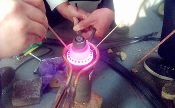 中頻感應加熱設備 . 中頻感應加熱機原理是什么？