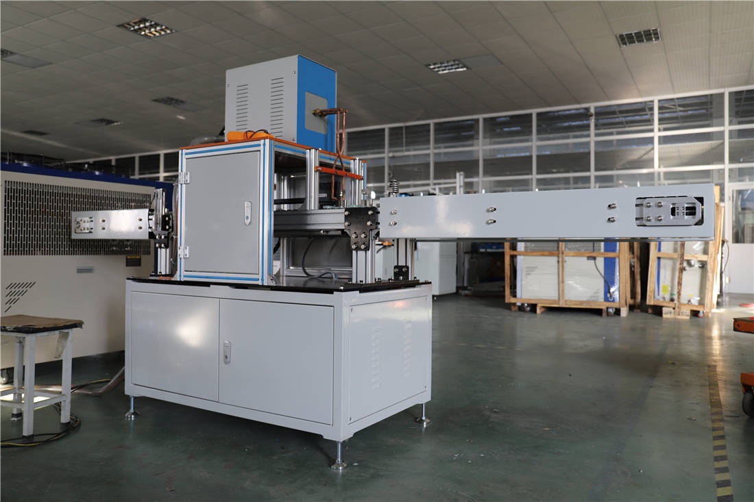 直線式全自動感應釬焊設備 . 直線式高頻加熱散熱器釬焊機